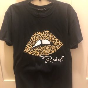 boohoo graphic cheetah lips tee